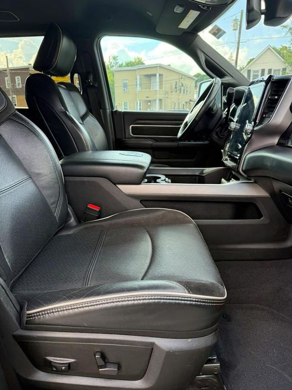2024 RAM 3500 LARAMIE MEGA CAB 4X4