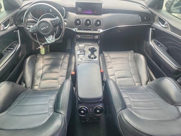 2023 KIA STINGER