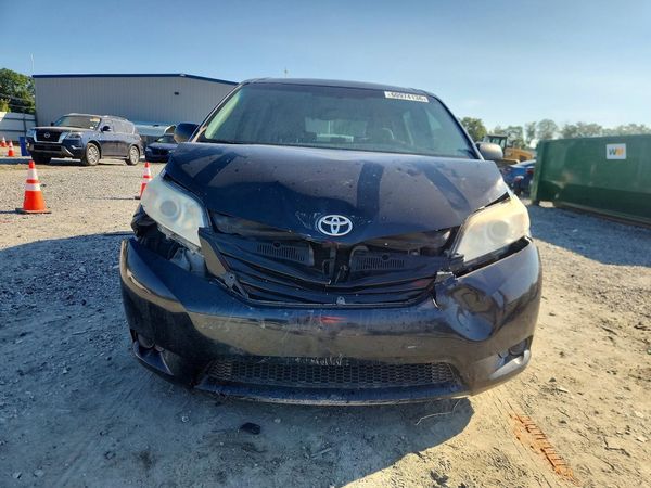 2015 TOYOTA SIENNA