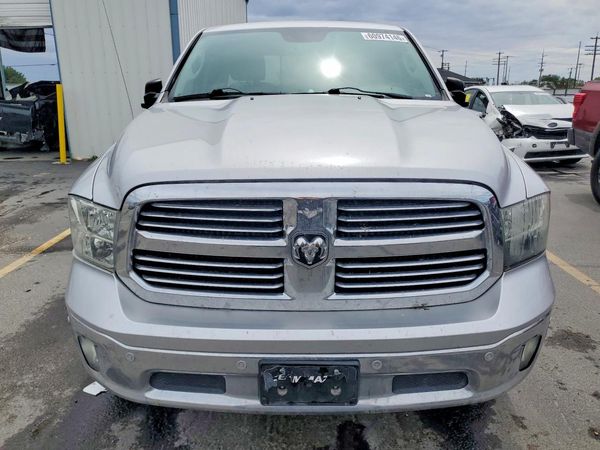 2015 RAM 1500 SLT QUAD CAB 4X4