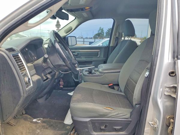 2015 RAM 1500 SLT QUAD CAB 4X4