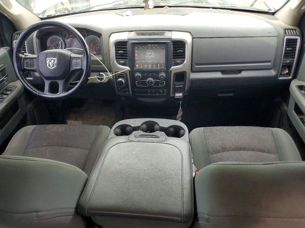 2015 RAM 1500 SLT QUAD CAB 4X4