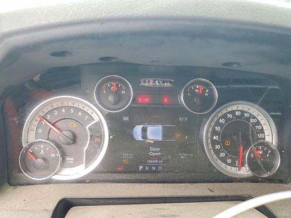 2015 RAM 1500 SLT QUAD CAB 4X4