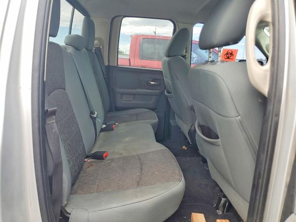 2015 RAM 1500 SLT QUAD CAB 4X4