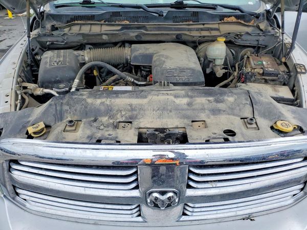 2015 RAM 1500 SLT QUAD CAB 4X4