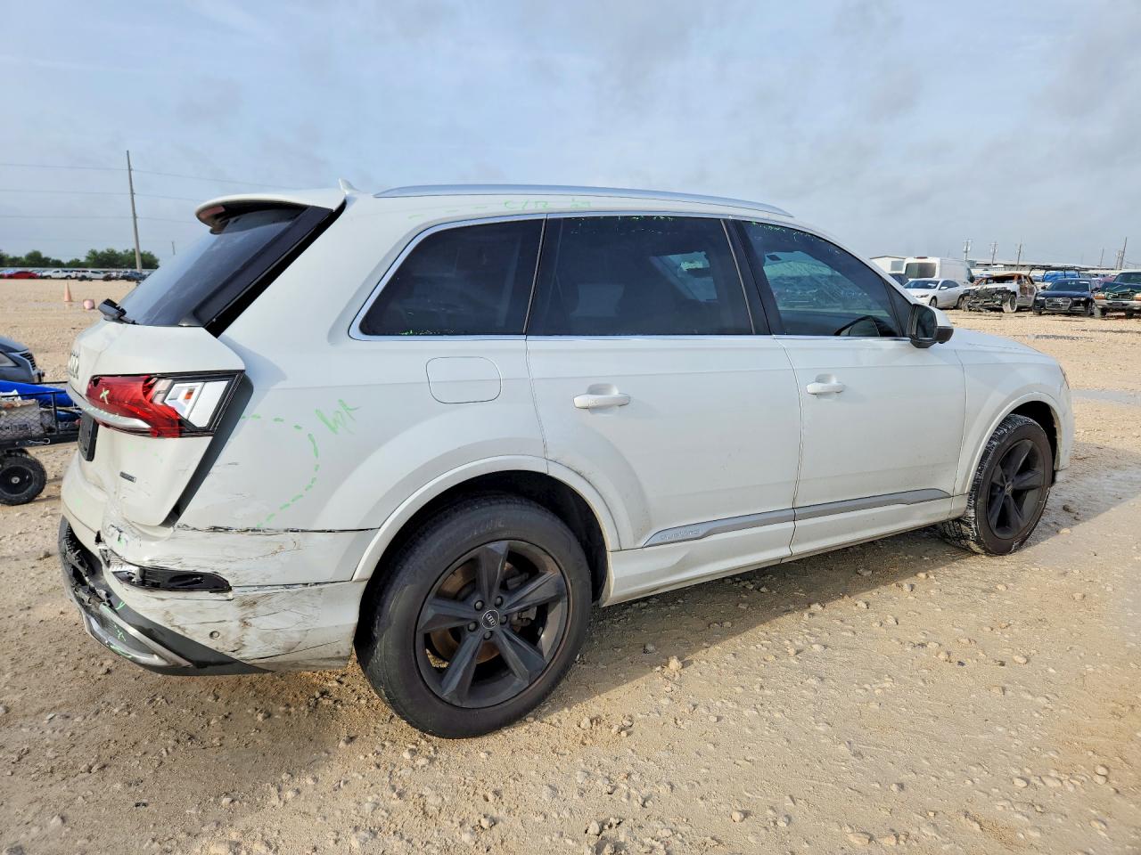 2020 AUDI Q7 quattro Premium Plus