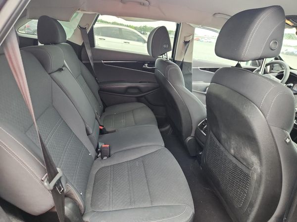 2017 KIA SORENTO L, LX