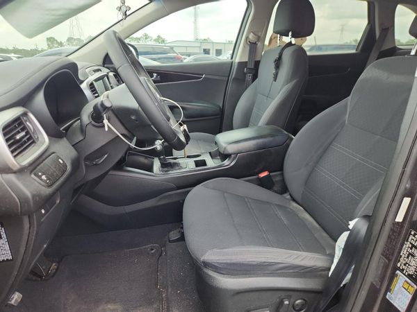 2017 KIA SORENTO L, LX