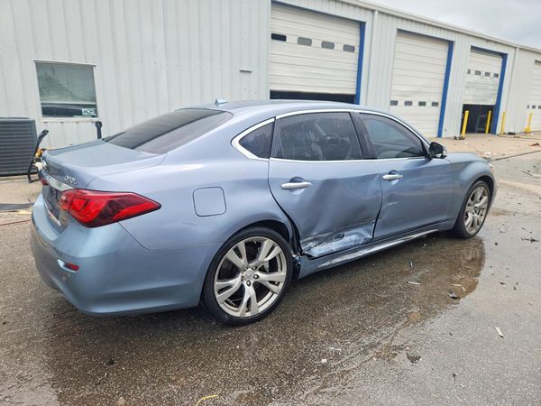 2017 INFINITI Q70L