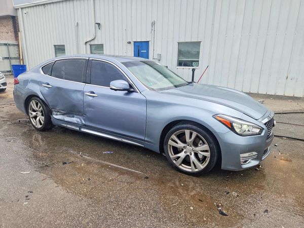 2017 INFINITI Q70L