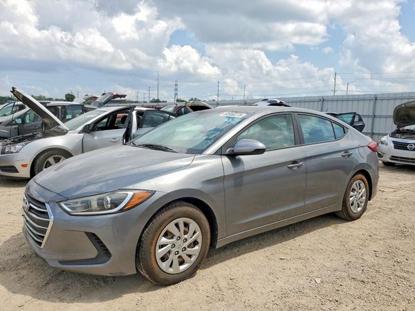 2017 HYUNDAI ELANTRA SE Base — Front 3/4