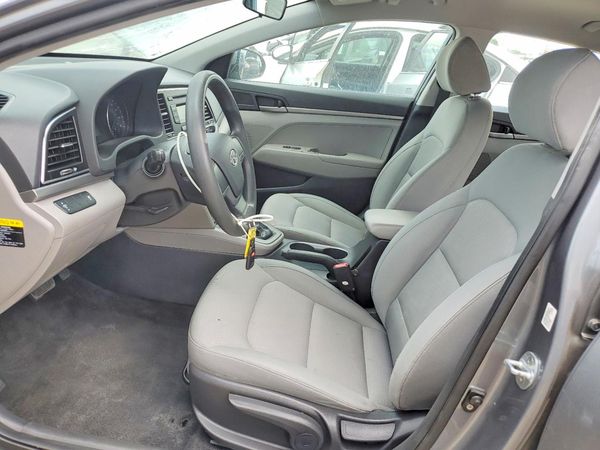 2017 HYUNDAI ELANTRA SE Base — DENT