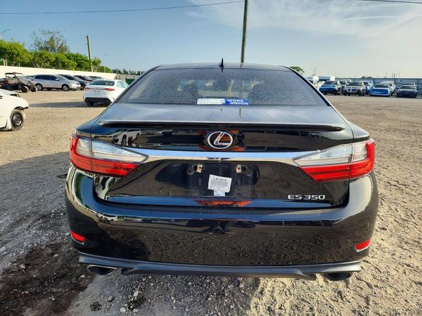 2018 LEXUS ES