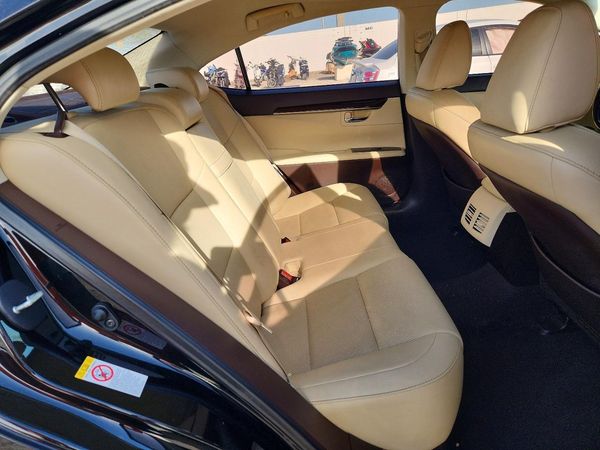 2018 LEXUS ES