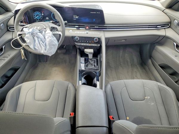 2024 HYUNDAI ELANTRA SEL w/ Convenience Pkg