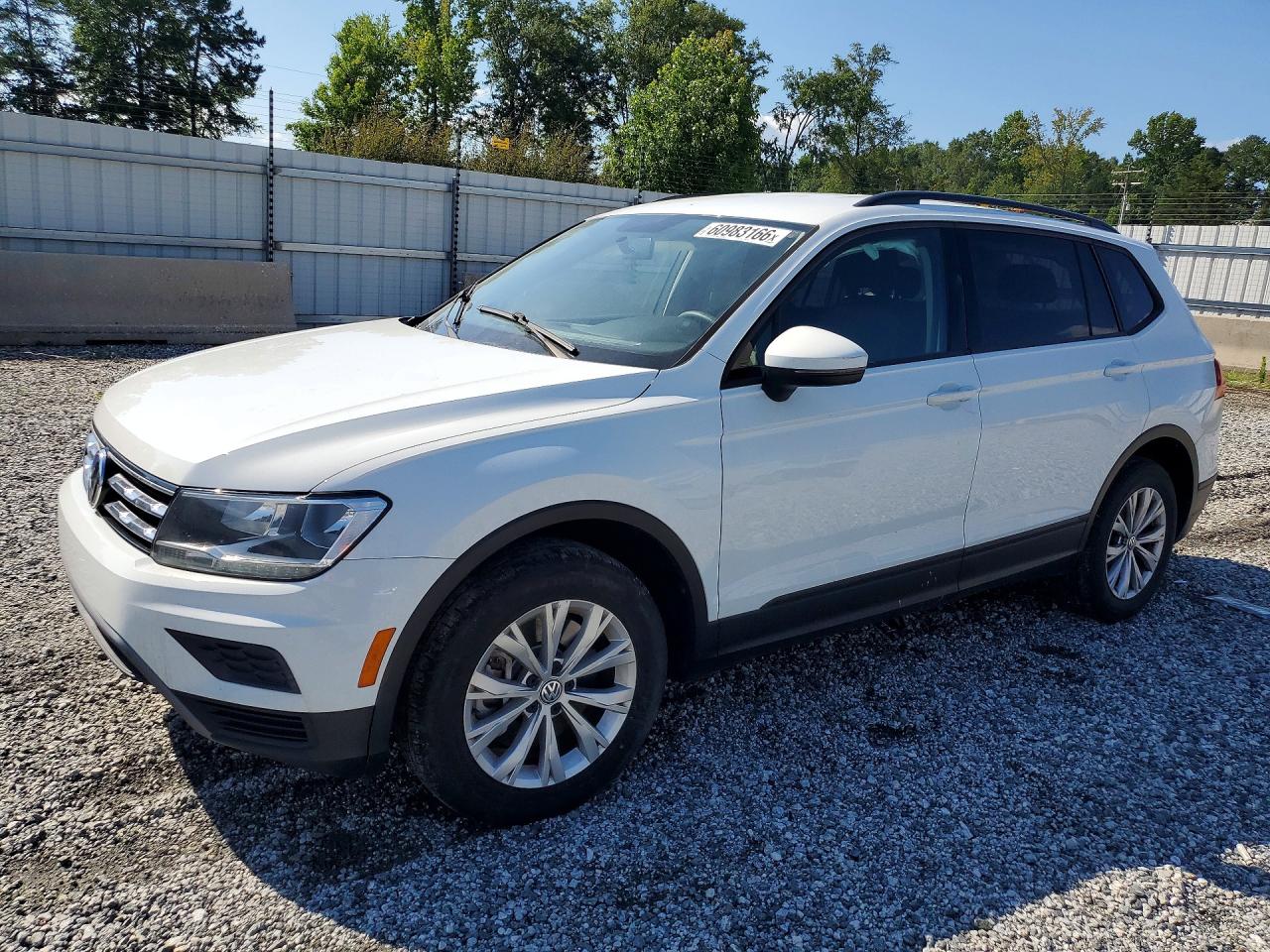 2018 VOLKSWAGEN TIGUAN S — Front 3/4