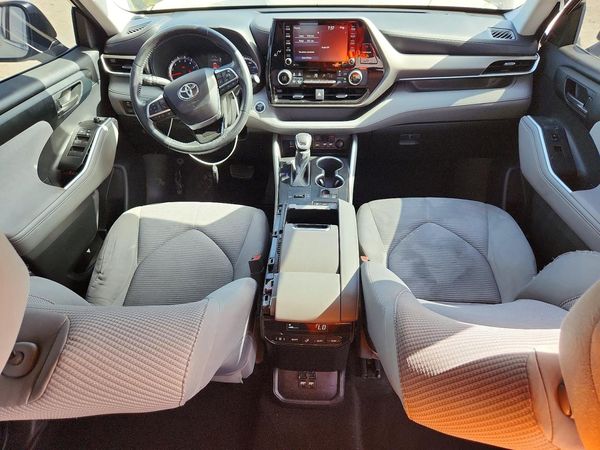 2021 TOYOTA HIGHLANDER LE