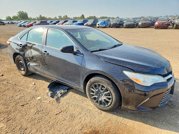 2017 TOYOTA CAMRY LE/SE/XLE/XSE — Passenger 3/4