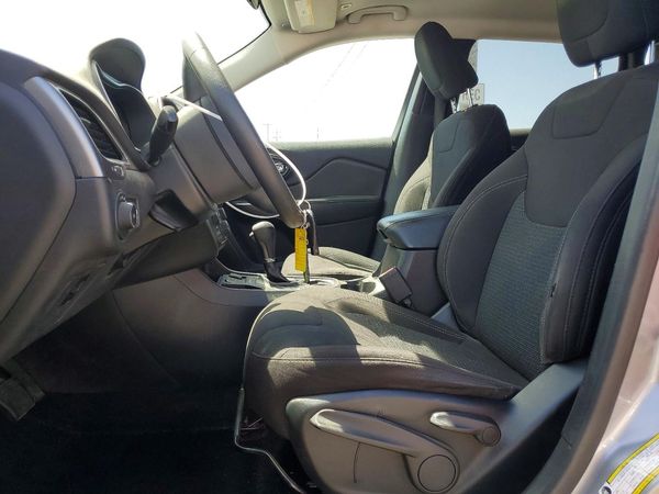 2019 JEEP CHEROKEE LATITUDE FWD