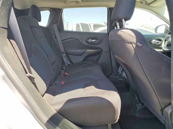 2019 JEEP CHEROKEE LATITUDE FWD