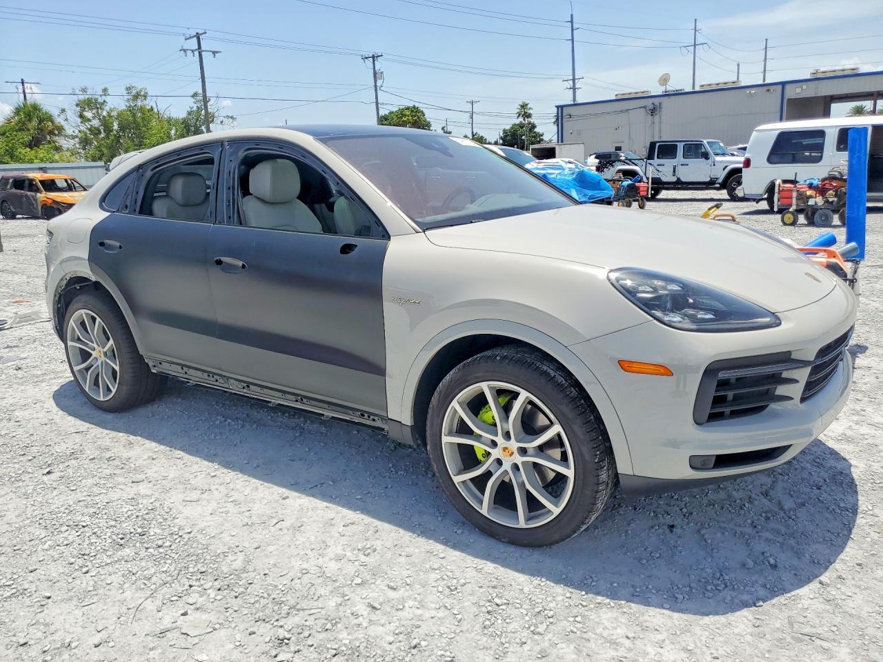 2020 PORSCHE CAYENNE E-Hybrid Coupe