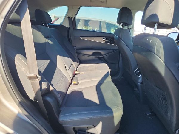 2017 KIA SORENTO L, LX