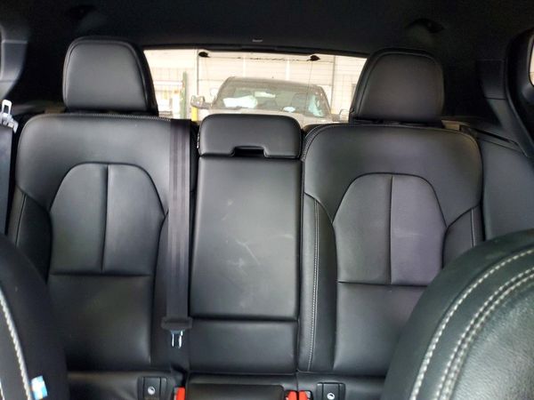 2020 VOLVO XC40 Momentum
