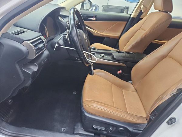 2016 LEXUS IS 200t