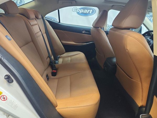 2016 LEXUS IS 200t