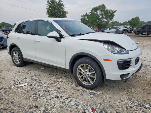 2016 PORSCHE CAYENNE