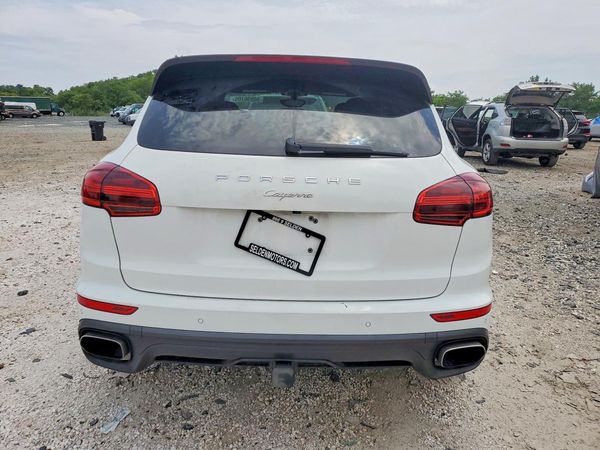 2016 PORSCHE CAYENNE