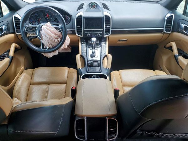 2016 PORSCHE CAYENNE