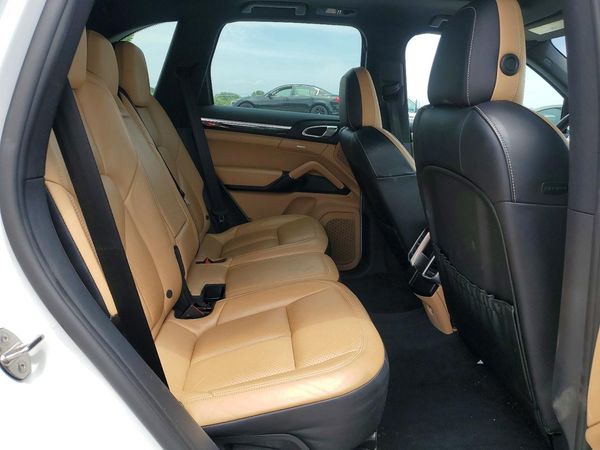 2016 PORSCHE CAYENNE