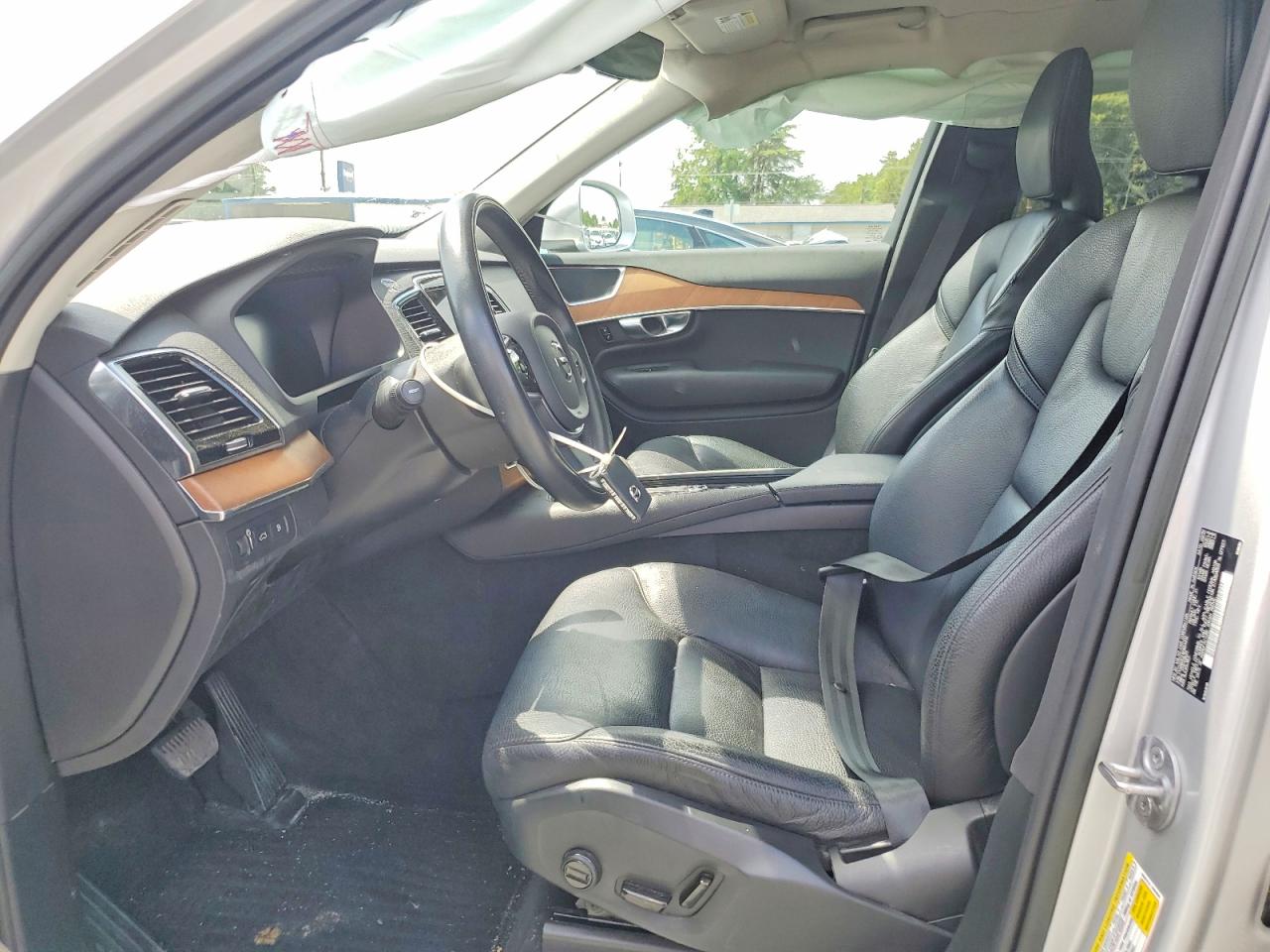 2022 VOLVO XC90