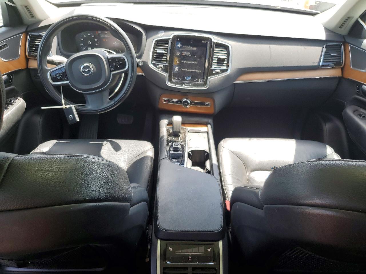 2022 VOLVO XC90