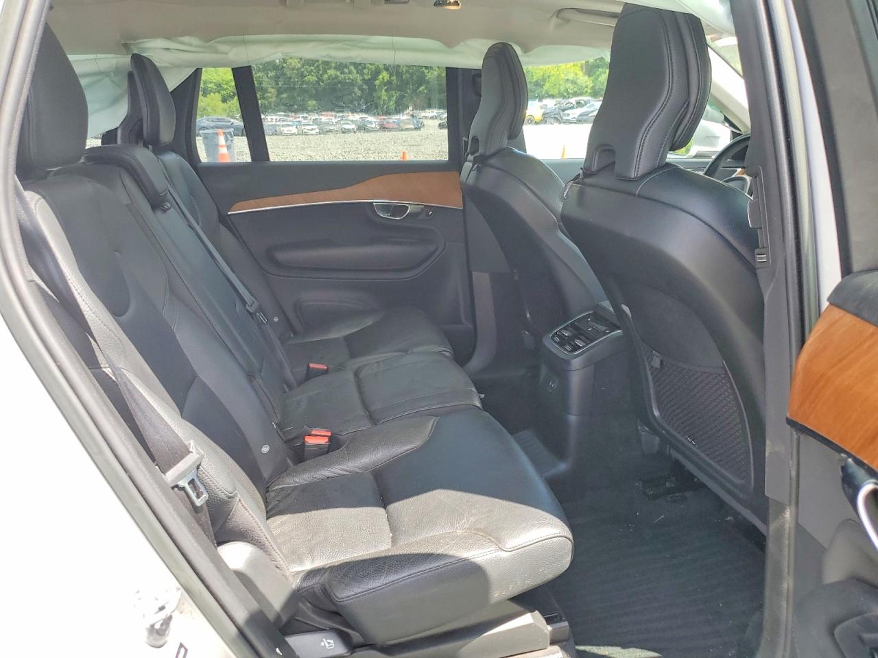 2022 VOLVO XC90