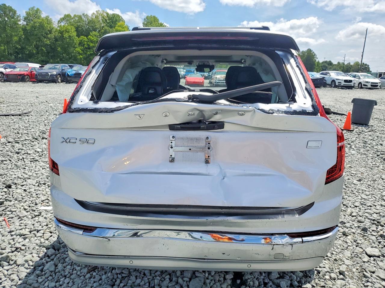 2022 VOLVO XC90