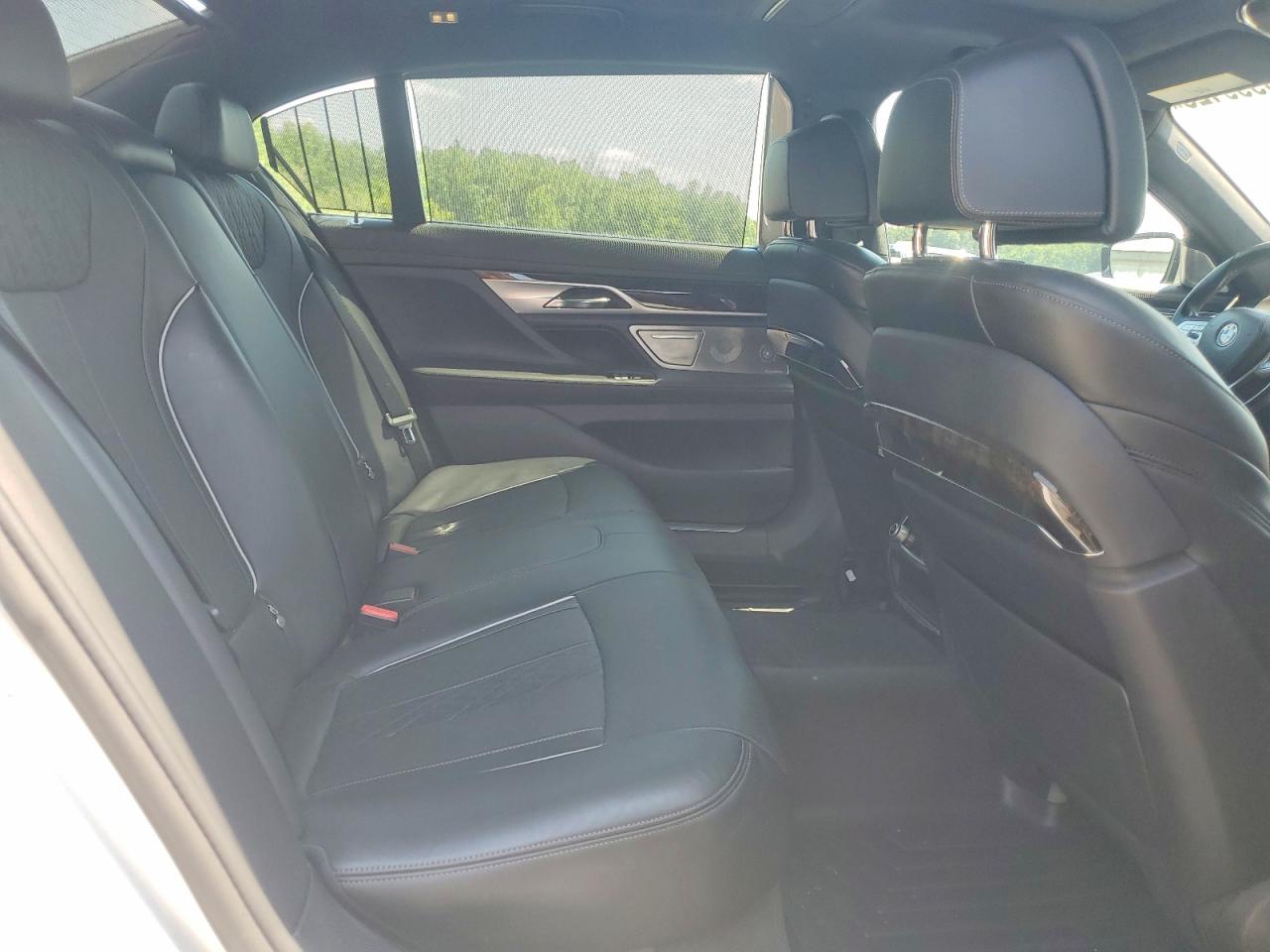2016 BMW 750 xDrive