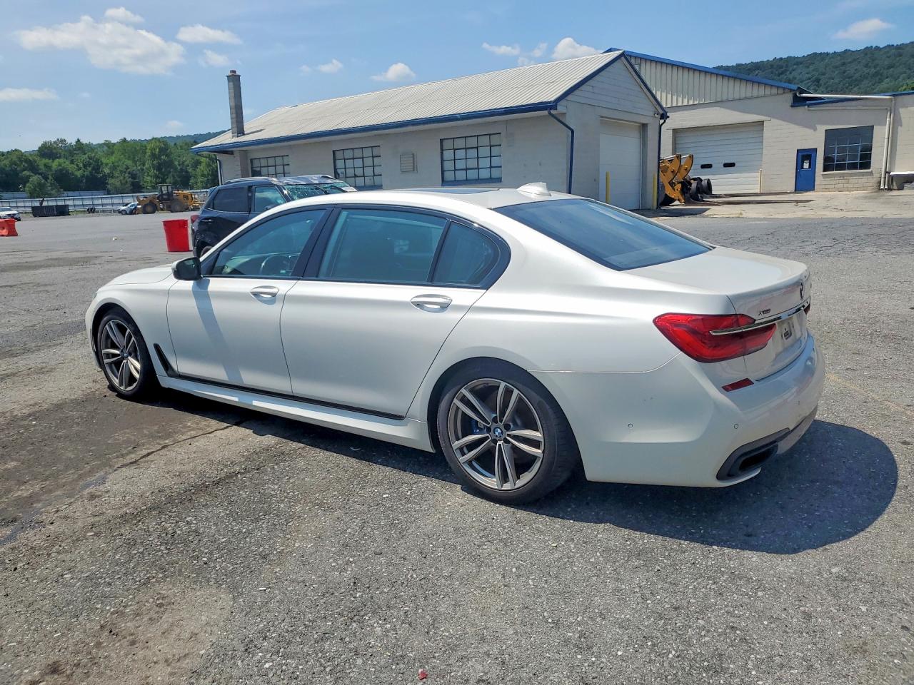 2016 BMW 750 xDrive