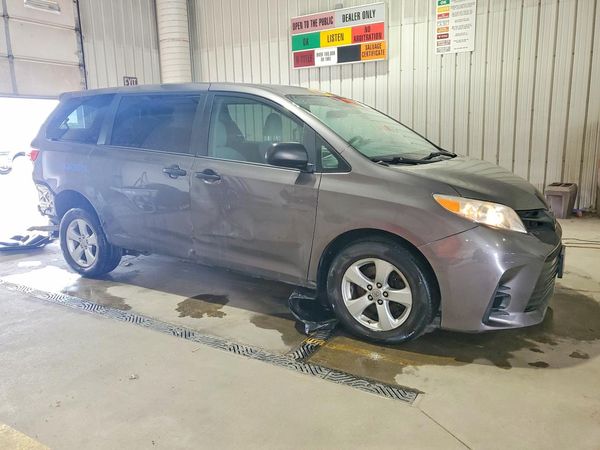 2019 TOYOTA SIENNA