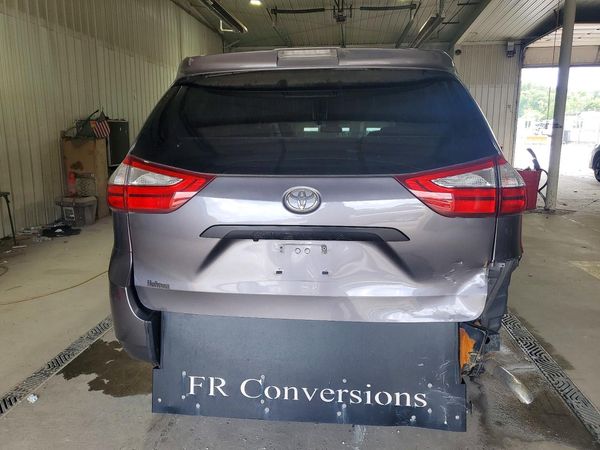 2019 TOYOTA SIENNA