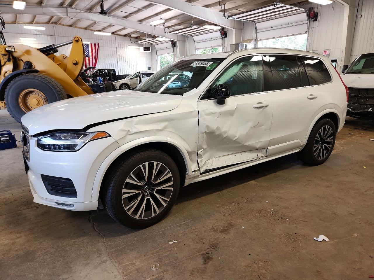 2020 VOLVO XC90 Momentum