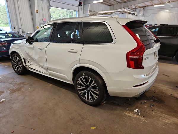 2020 VOLVO XC90 Momentum