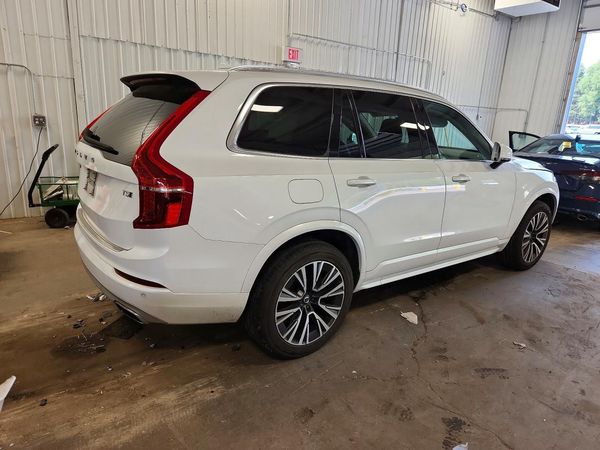 2020 VOLVO XC90 Momentum