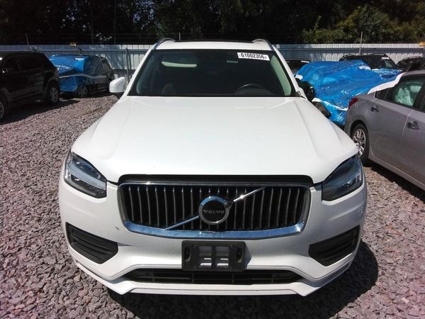 2020 VOLVO XC90 Momentum