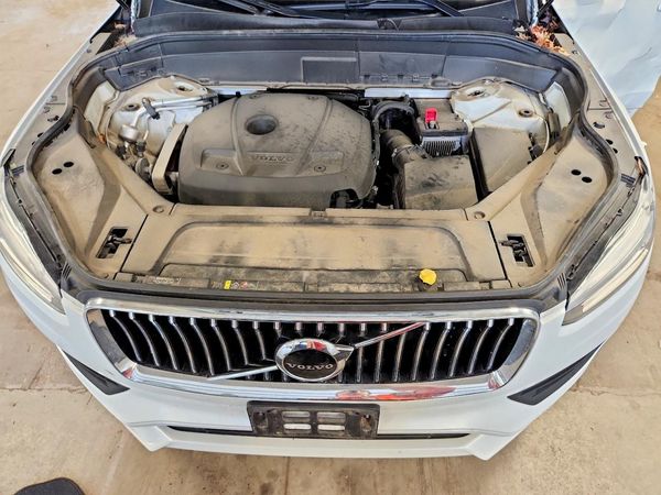 2020 VOLVO XC90 Momentum