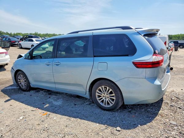 2015 TOYOTA SIENNA
