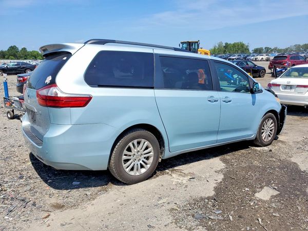 2015 TOYOTA SIENNA