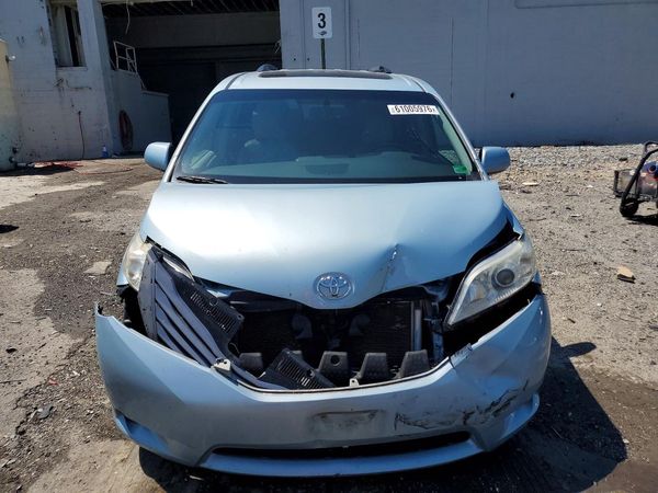 2015 TOYOTA SIENNA