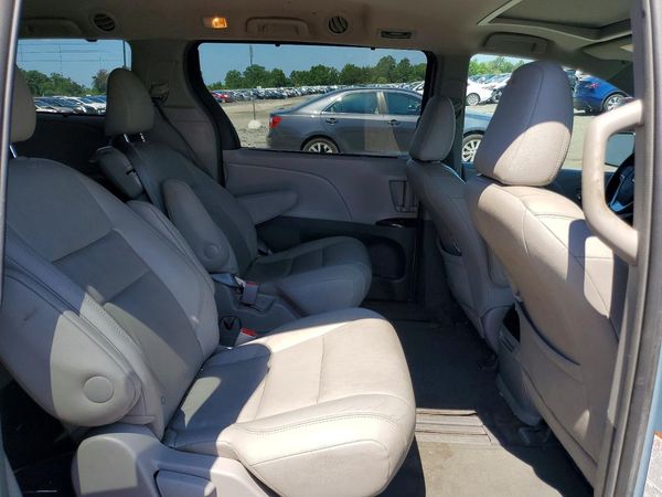 2015 TOYOTA SIENNA